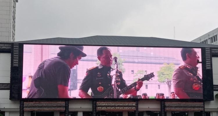 Panglima dan Kapolri Ngeband Bareng Slank Mabes TNI AD